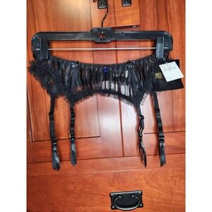 NWT Frederick's of Hollywood Garter Belt Seduction Black w/ Blue Gem Size S/M